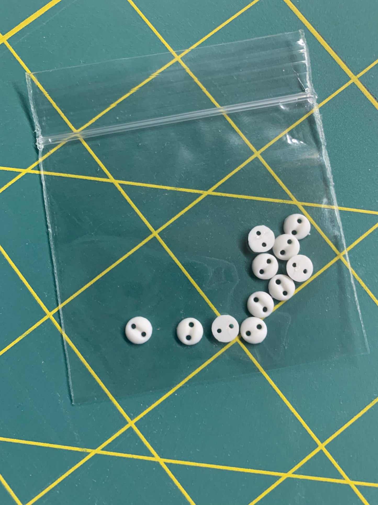 3/16" White Buttons